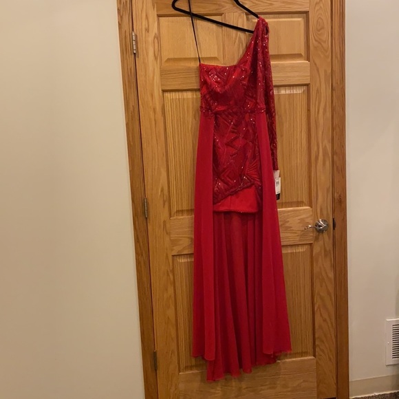 Nicole Backi Gown as Seen on Peggy - Picture 5 of 17